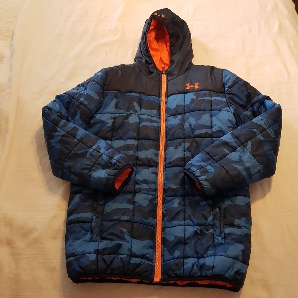 Under Armour YXL Cold Gear blue camo jacket has cosmetic defects